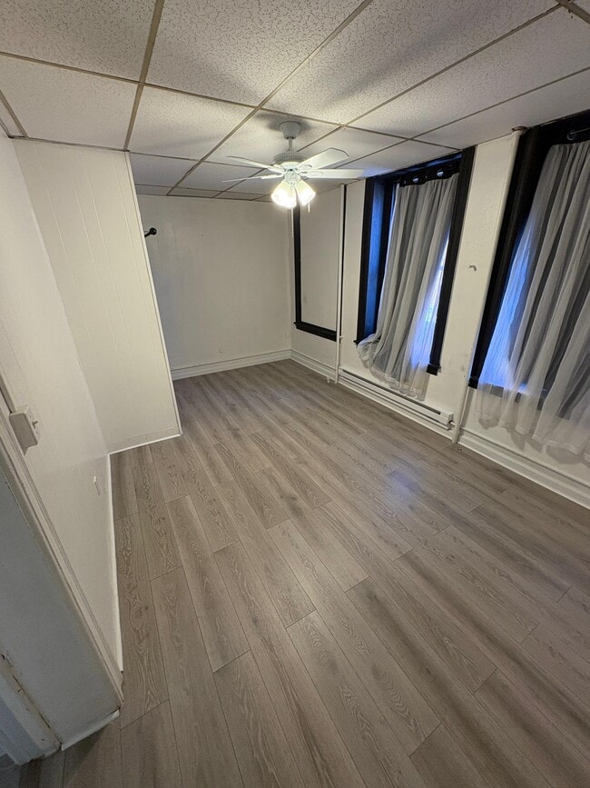 29 E 4th St, Unit Apartment 1 in Bethlehem, PA - Building Photo - Building Photo