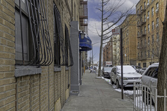 240 Echo Pl in Bronx, NY - Building Photo - Building Photo