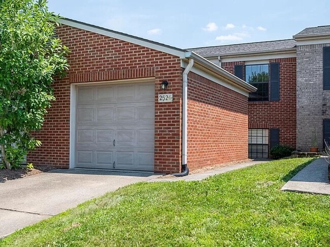 property at 2526 Knightsbridge Ln