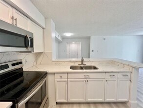 640 S Park Rd in Hollywood, FL - Building Photo - Building Photo
