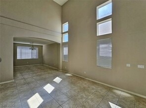 8917 Waltzing Waters Ct in Las Vegas, NV - Building Photo - Building Photo