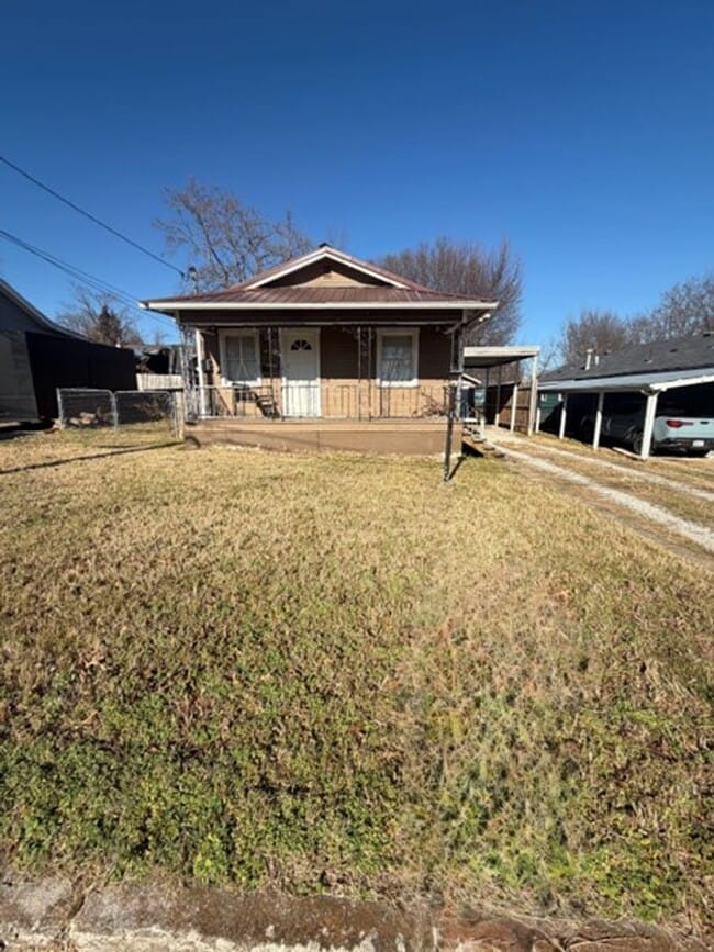 property at 1807 W Lincoln St