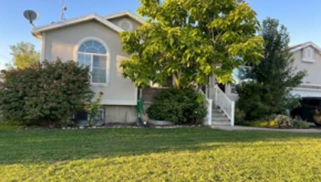 property at 1982 W 2025 S