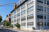 Badge Building Condominiums in Long Island City, NY - Foto de edificio - Building Photo