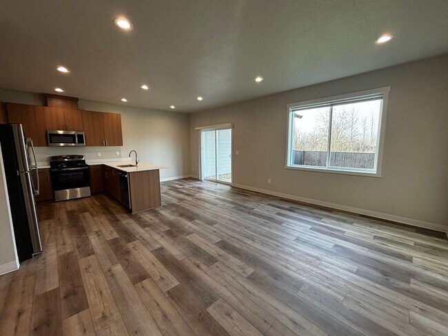 2422 Leonard Ln-Unit -2420 Leonard Ln. in Lebanon, OR - Building Photo - Building Photo