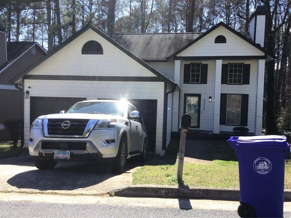 5526 Downs Way in Lithonia, GA - Building Photo