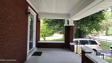 3812 Taylorsville Rd in Louisville, KY - Foto de edificio - Building Photo