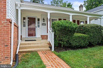9760 Hatmark Ct in Vienna, VA - Building Photo - Building Photo