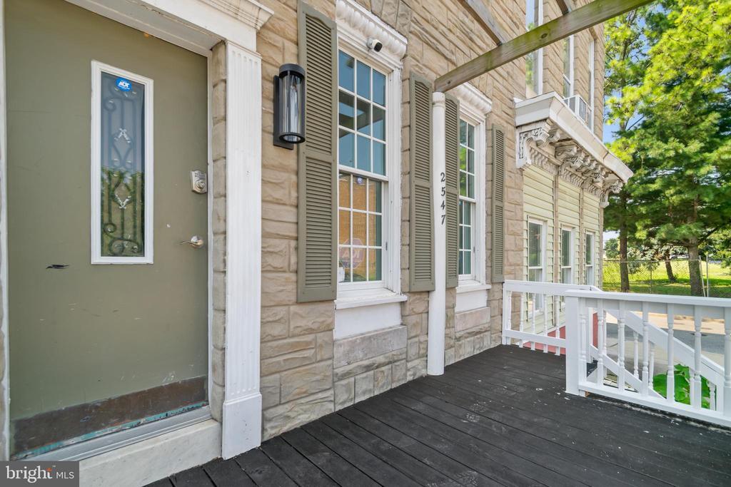 2547 Ashton St in Baltimore, MD - Building Photo