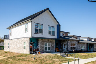 Schoolyard Townhomes in Tonganoxie, KS - Building Photo - Building Photo