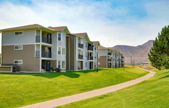 Balmoral Apartments in Hailey, ID - Building Photo - Building Photo