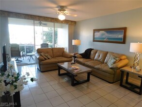 4920 Deerfield Way in Naples, FL - Foto de edificio - Building Photo