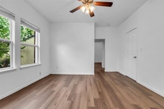 3925 Woodleigh St in Houston, TX - Building Photo - Building Photo