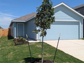 583 Commander Abbott Dr in Jarrell, TX - Building Photo - Building Photo