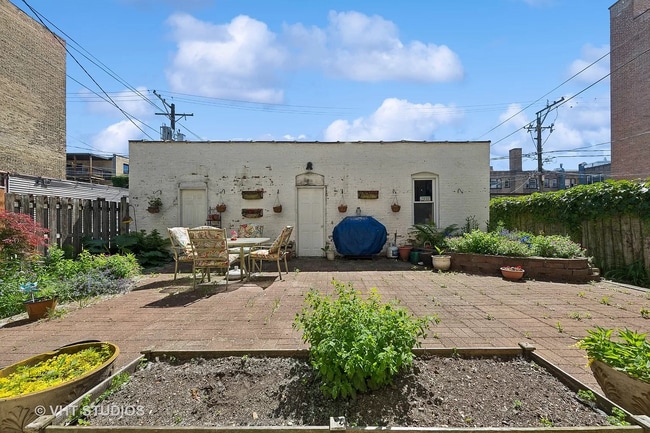 7619 N Bosworth Ave, Unit 1.5 in Chicago, IL - Foto de edificio - Building Photo