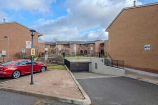 1180 Mississauga Valley Blvd in Mississauga, ON - Building Photo