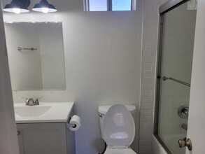 16742 Lynn Ln in Huntington Beach, CA - Building Photo - Building Photo