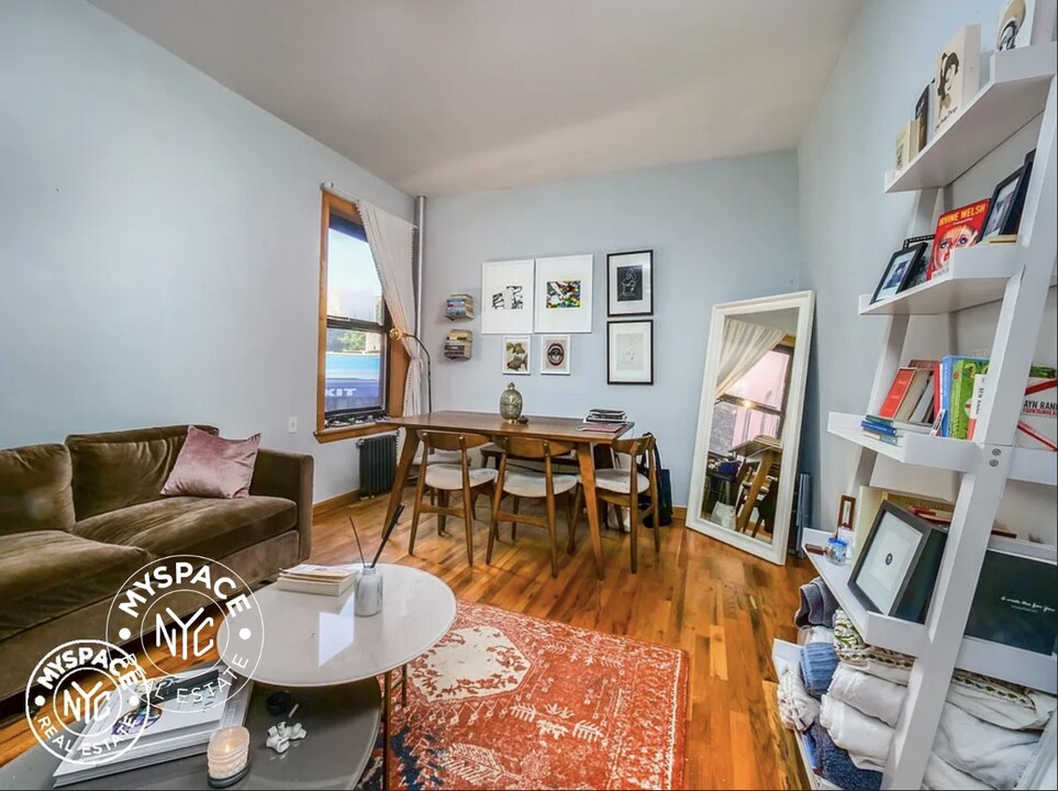213 Union Ave, Unit B in Brooklyn, NY - Foto de edificio