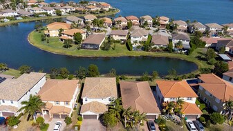 9911 S Miralago Way in Parkland, FL - Building Photo