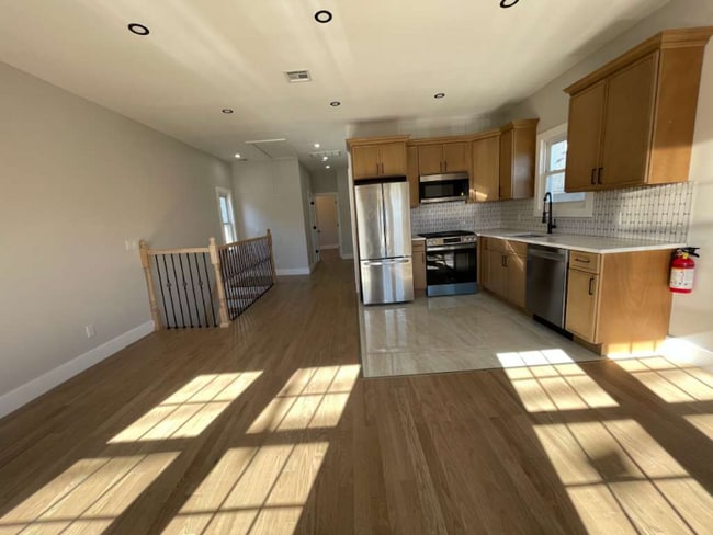 413 E 9th Ave in Roselle, NJ - Building Photo - Building Photo