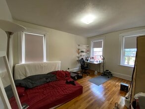 1334 Commonwealth Ave, Unit 10 in Boston, MA - Foto de edificio - Building Photo