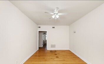 555 W Aldine Ave, Unit 552-N3 in Chicago, IL - Building Photo - Building Photo
