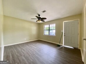 301 New Cir Dr in Byron, GA - Building Photo - Building Photo