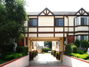 123 S Encinitas Ave in Monrovia, CA - Foto de edificio - Building Photo