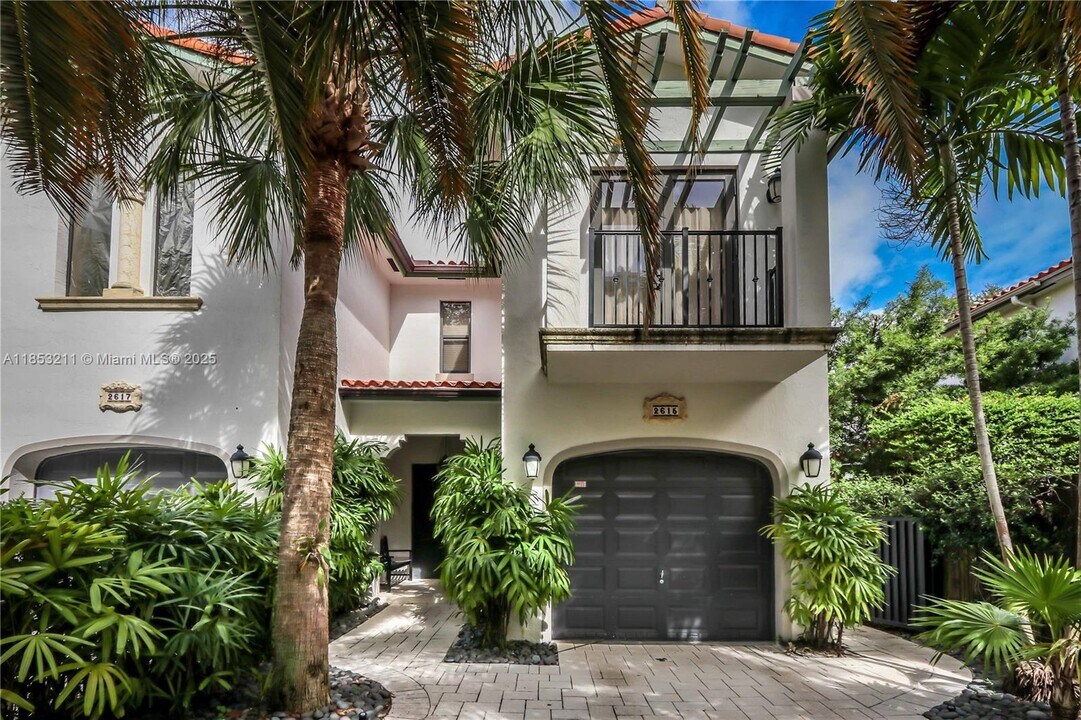 2615 Lincoln Ave in Miami, FL - Building Photo