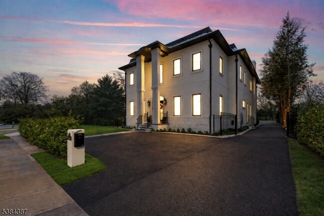 property at 472 High St