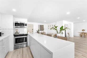 2401 Collins Ave, Unit #1510/1511 in Miami Beach, FL - Building Photo - Building Photo