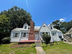 3811 Chatham Cir in Norfolk, VA - Building Photo