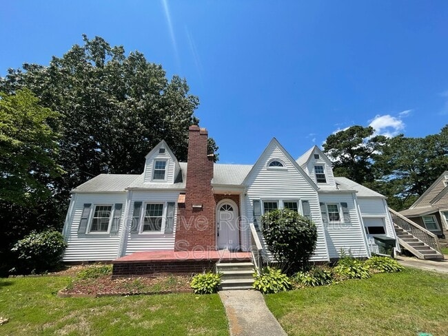 property at 3811 Chatham Cir