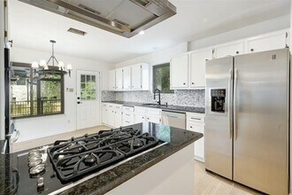 2115 Wychwood Dr in Austin, TX - Building Photo - Building Photo
