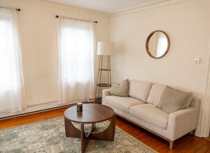 30 Royal St, Unit Apt 1 in Providence, RI - Foto de edificio - Building Photo