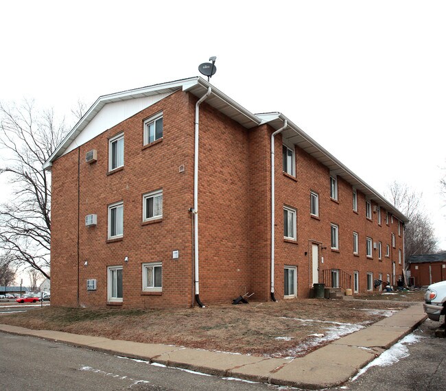 Vista View Apartments in Burnsville, MN - Building Photo - Building Photo