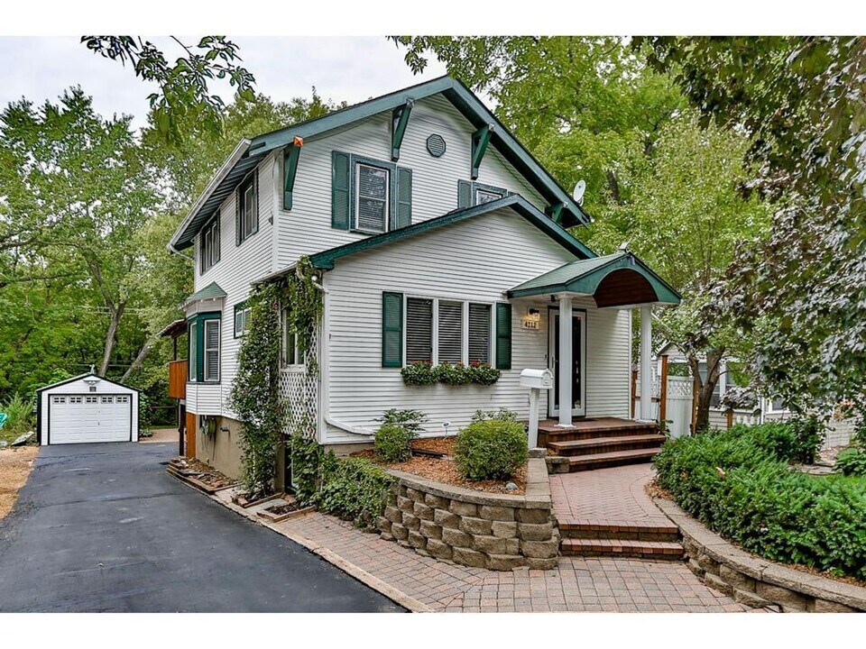 4212 France Ave S in Minneapolis, MN - Building Photo