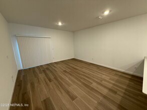 625 Holly Lks Dr in Orange Park, FL - Foto de edificio - Building Photo