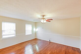 5323 Dixieland Rd in Irondale, AL - Foto de edificio - Building Photo