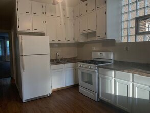 2308 N Harding Ave, Unit 1 in Chicago, IL - Foto de edificio - Building Photo