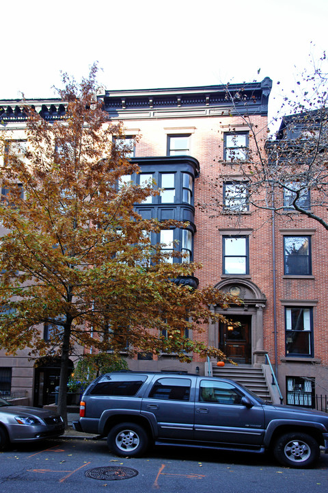 166 Hicks St in Brooklyn, NY - Building Photo