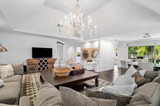 11823 Pebblewood Dr in Wellington, FL - Building Photo - Building Photo