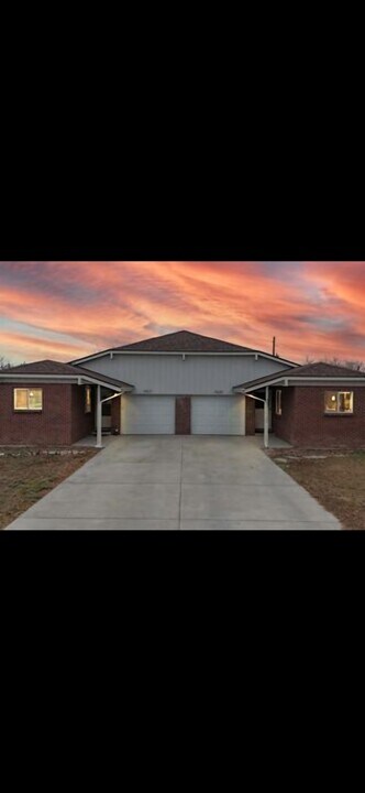 5837 Newcombe Ct in Arvada, CO - Foto de edificio
