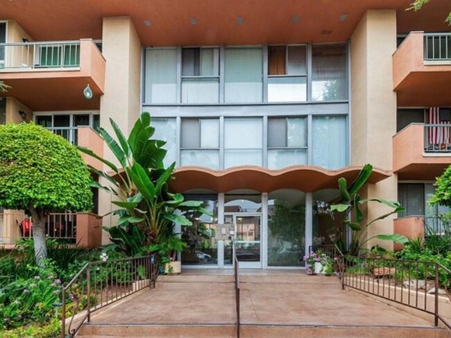 property at 805 Glenway Dr