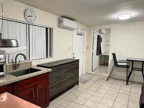 1871 Peach Pl, Unit 2 in Concord, CA - Foto de edificio - Building Photo