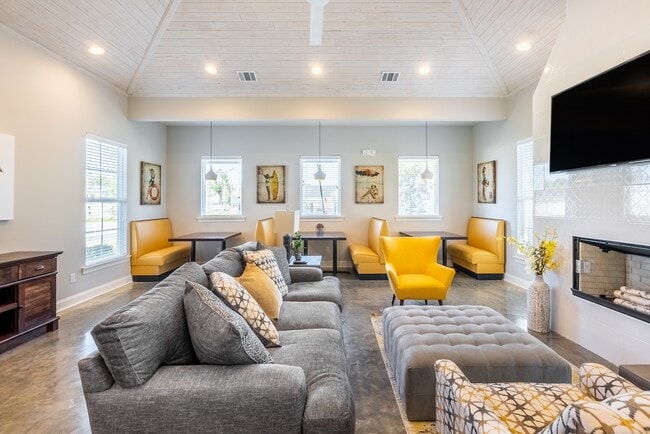 Country Club Cottages in Lake Charles, LA - Building Photo - Building Photo