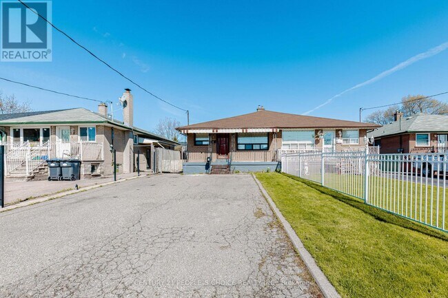 8 Dean St in Brampton, ON - Building Photo - Building Photo