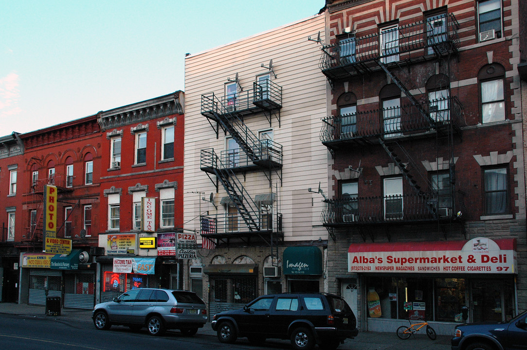 95 Market St in Paterson, NJ - Foto de edificio