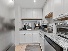 4507 S Oak Dr, Unit 41 in Tampa, FL - Building Photo - Building Photo