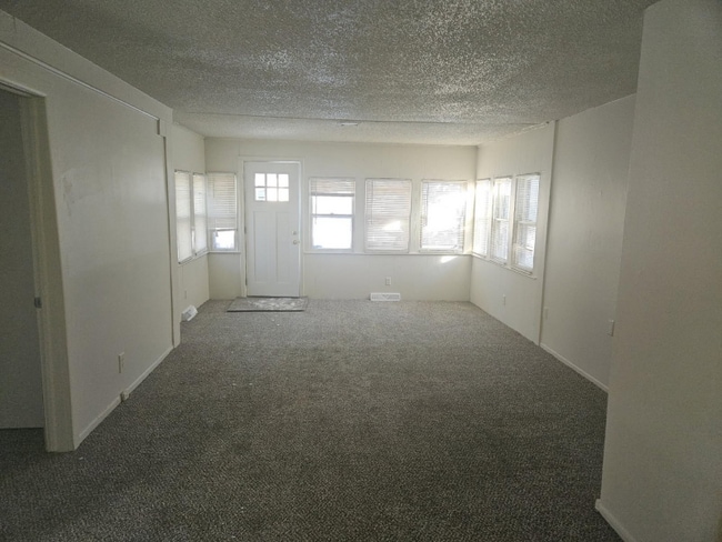 1852 Beechmont St in Keego Harbor, MI - Foto de edificio - Building Photo